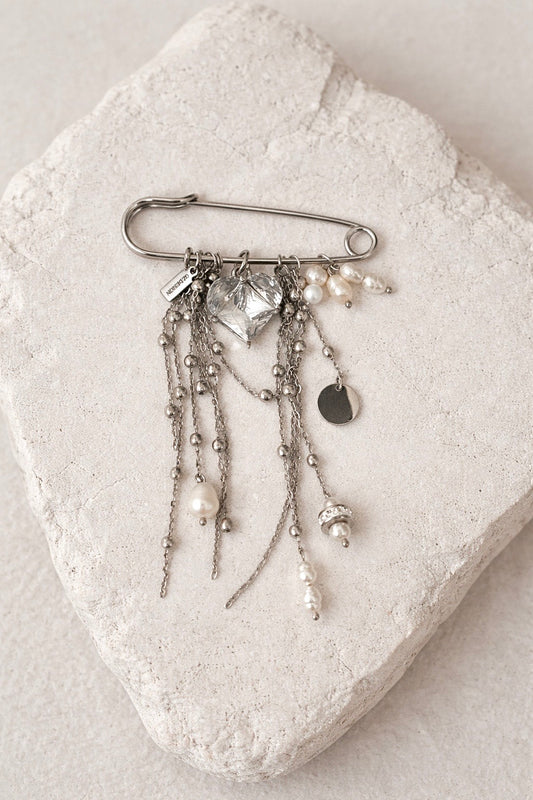 Broš “Pearl Heart”