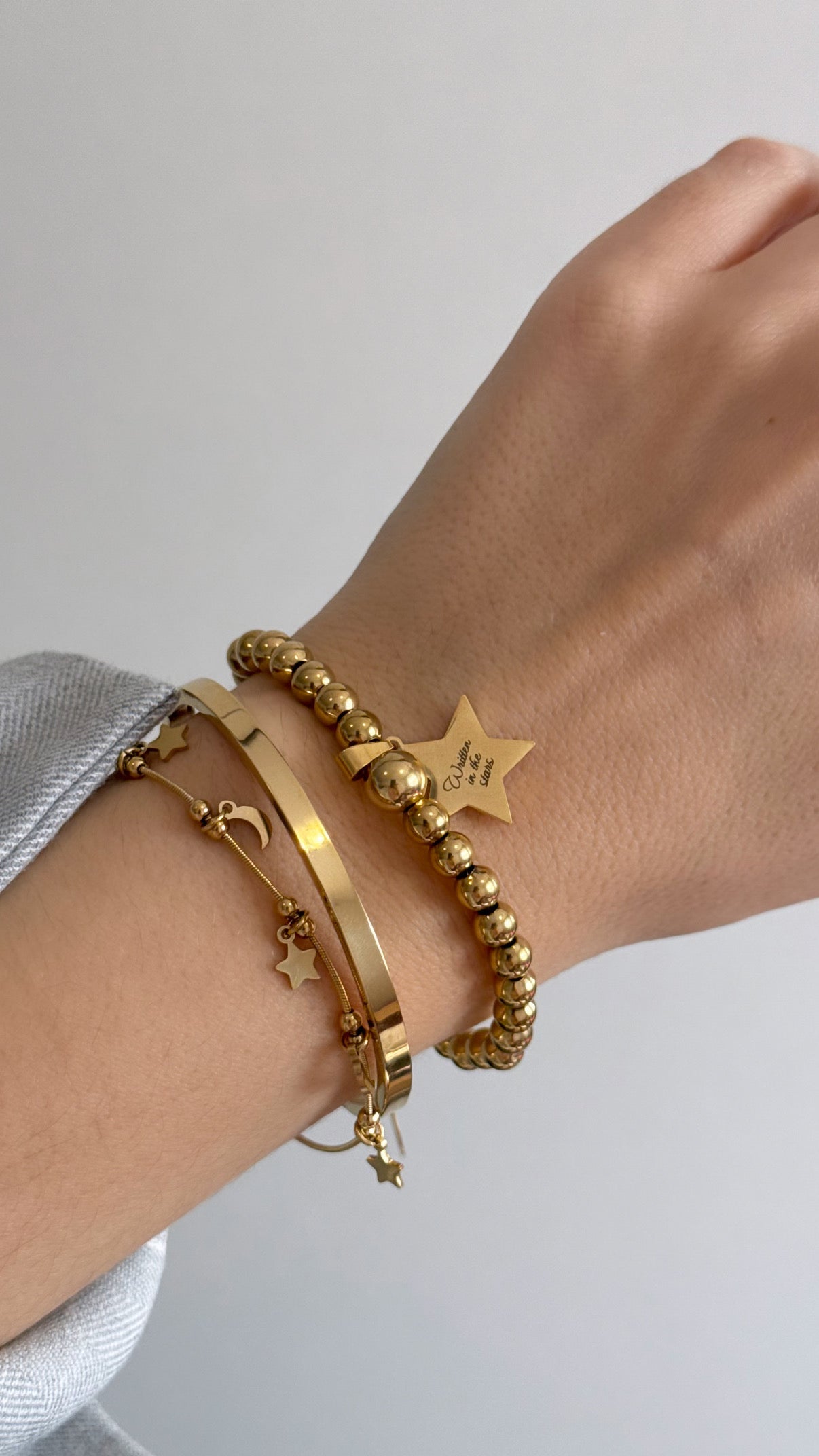 Set od tri narukvice s gravurom od nehrđajućeg čelika s pozlatom