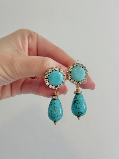 Minimalističke male tirkizne naušnice, suptilan i moderan ženski nakit