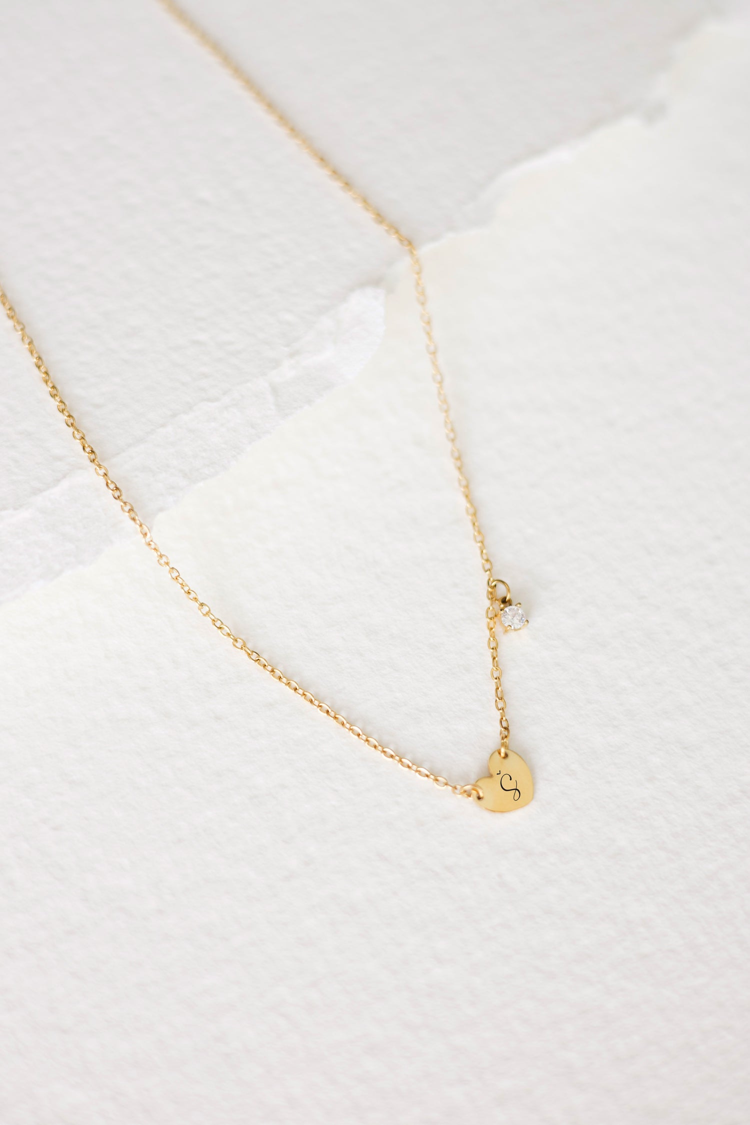 Ogrlice sa ugraviranim slovom - Oz design